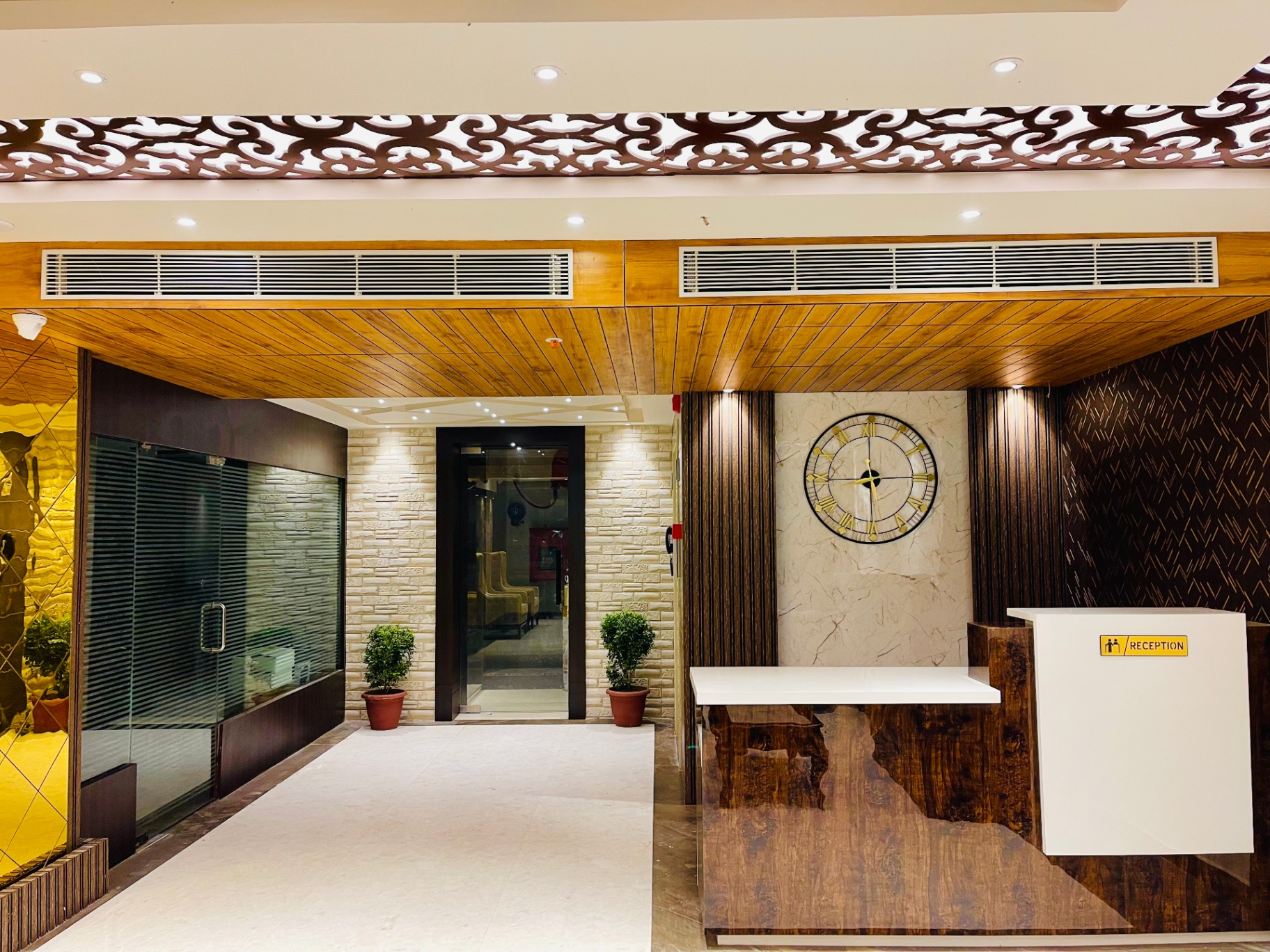 Reception detail
