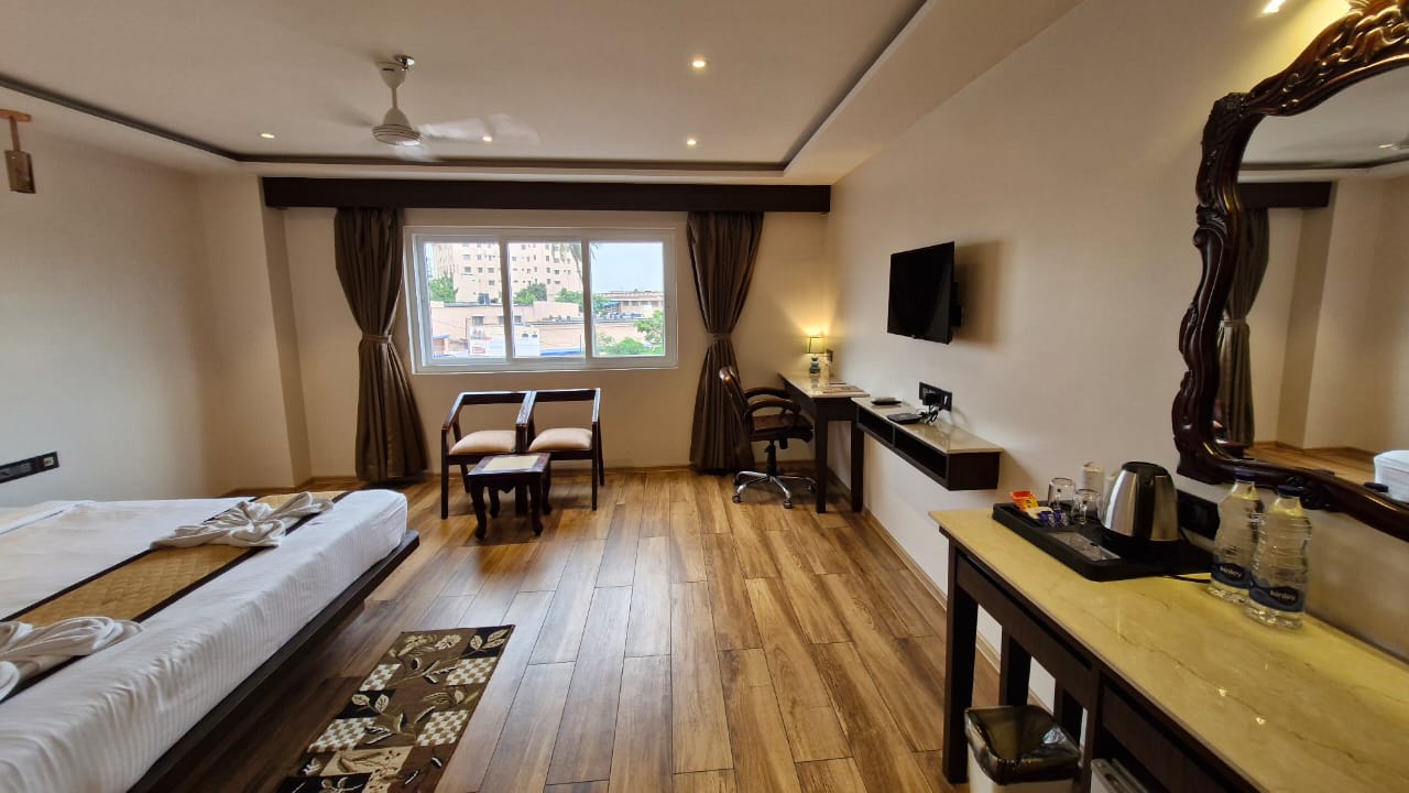 Deluxe room with workspace
